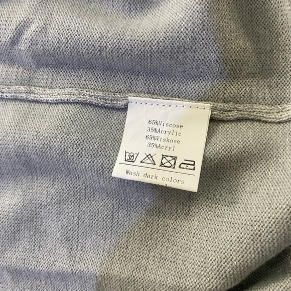 Kancy Kole women’s short sleeve sweater in light grey. Women’s size L - Picture 2 of 16